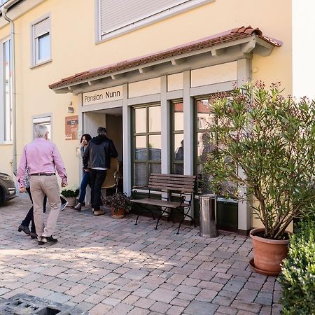 Domizil Nunn Hotel Escherndorf Buitenkant foto