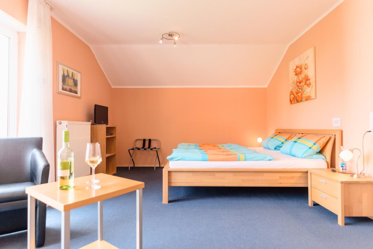 Domizil Nunn Hotel Escherndorf Buitenkant foto
