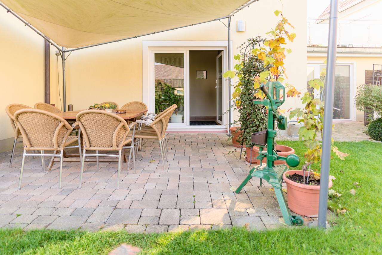 Domizil Nunn Hotel Escherndorf Buitenkant foto