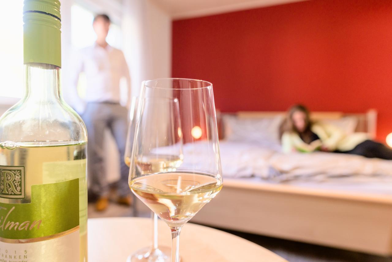 Domizil Nunn Hotel Escherndorf Buitenkant foto