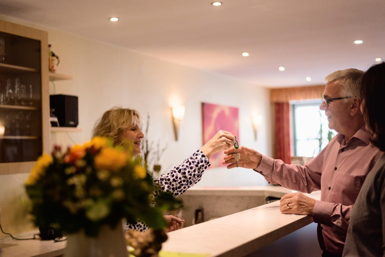 Domizil Nunn Hotel Escherndorf Buitenkant foto